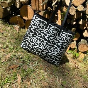 DKNY Black and White reversible tote bag w/ pouch